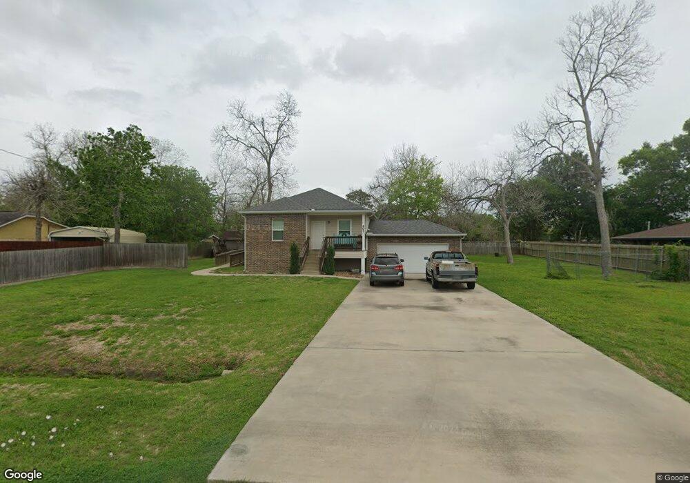 207 Nueces St, Bay City, TX 77414 - photo 1