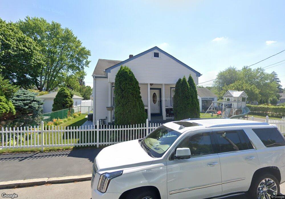 631 Daggett Ave, Pawtucket, RI 02861 - photo 1