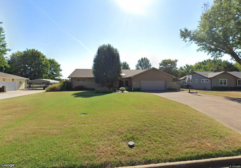 321 Crestview Dr, Parsons, KS 67357 - photo 1