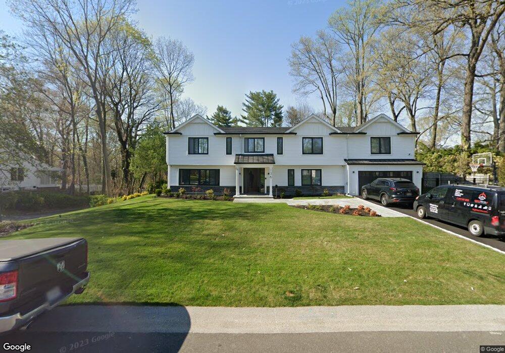 138 Hemlock Rd, Manhasset, NY 11030 - photo 1