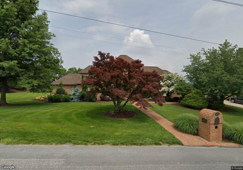 401 Lindman Dr, Chambersburg, PA 17202 - photo 1