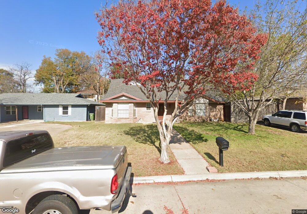 305 Tanglewood Dr, Hurst, TX 76053 - photo 1