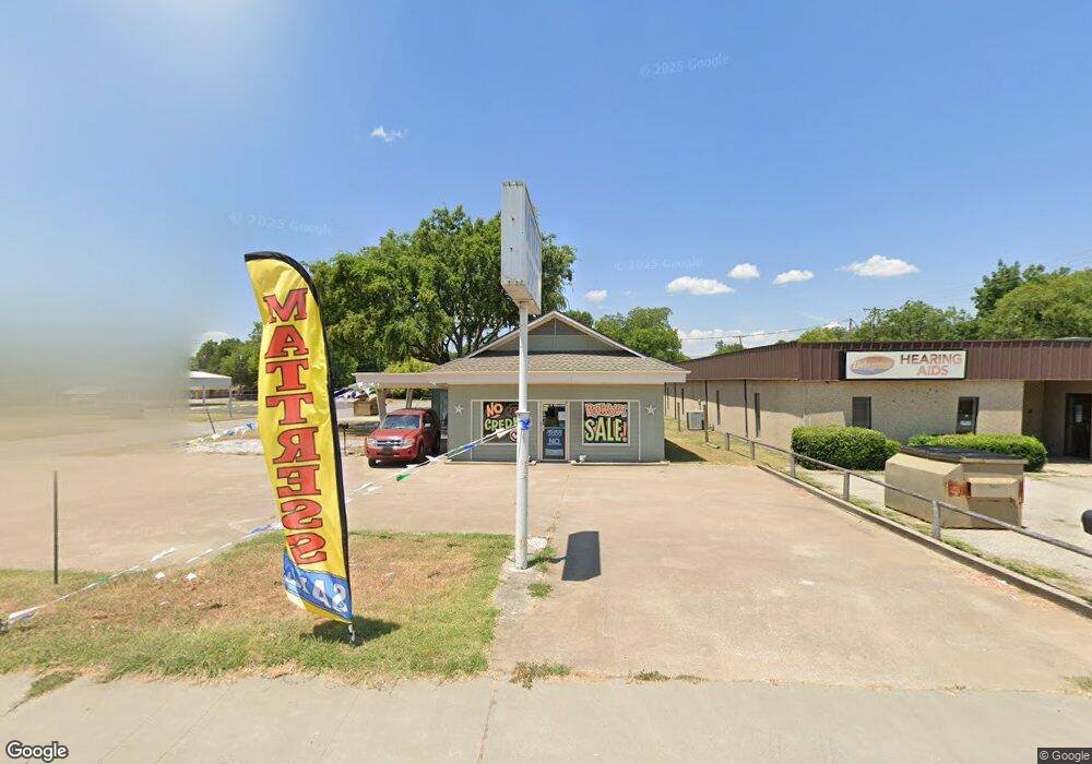 1031 N Grand Ave, Gainesville, TX 76240 - photo 1