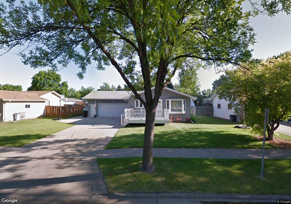 2250 Springbrook Ct, Grand Forks, ND 58201 - photo 1