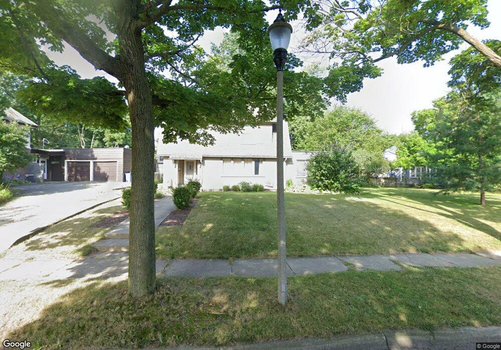 1561 N Genesee Dr, Lansing, MI 48915 - photo 1