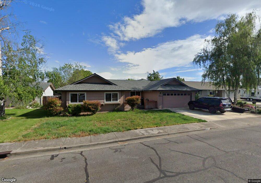 651 Prairie Rd, Central Point, OR 97502 - photo 1