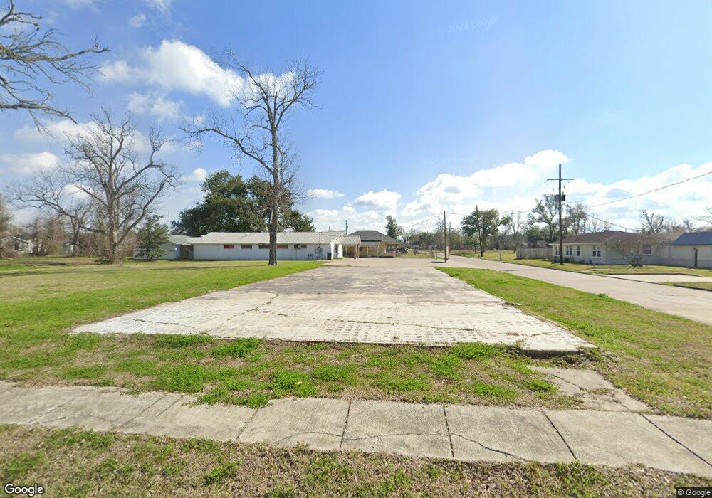 802 1st Ave, Lake Charles, LA 70601 - photo 1