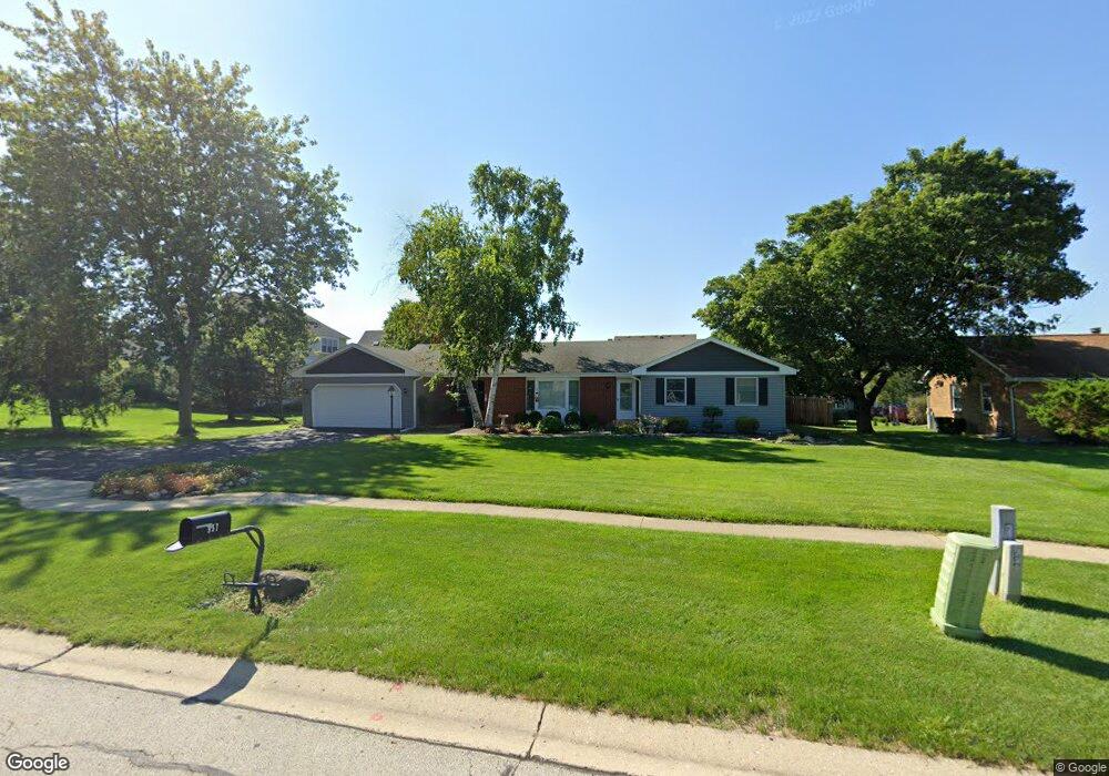 957 S Raddant Rd unit 1, Batavia, IL 60510 - photo 1