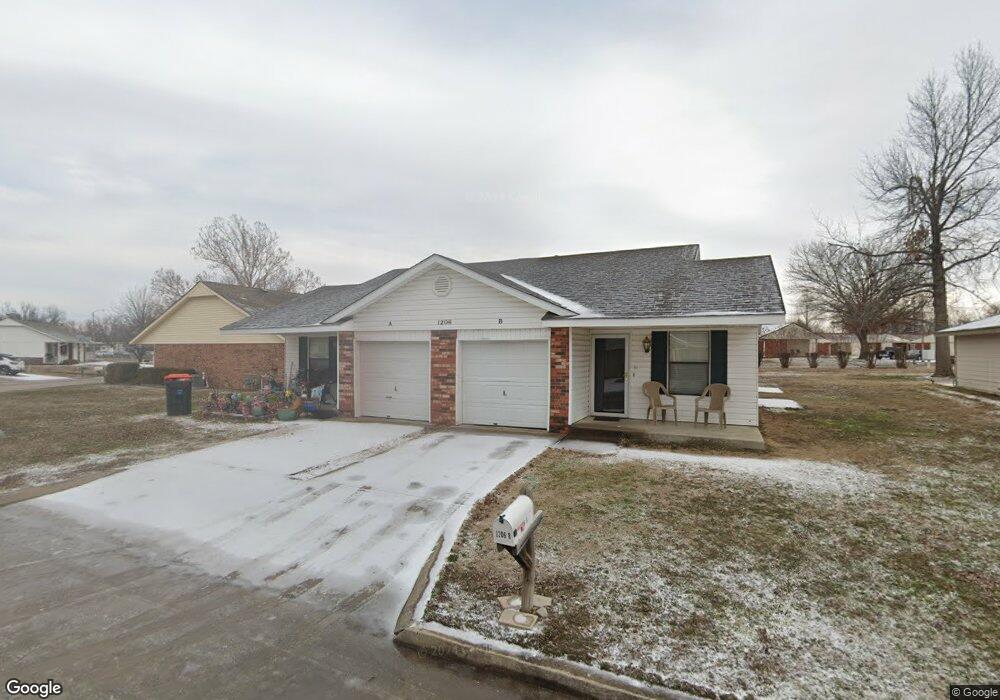 1206 N Willow Dr, Claremore, OK 74017 - photo 1