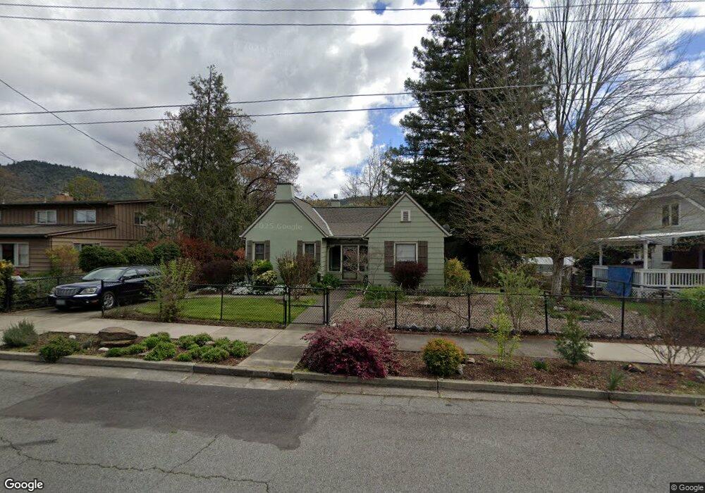 1437 NW Lawnridge Ave, Grants Pass, OR 97526 - photo 1