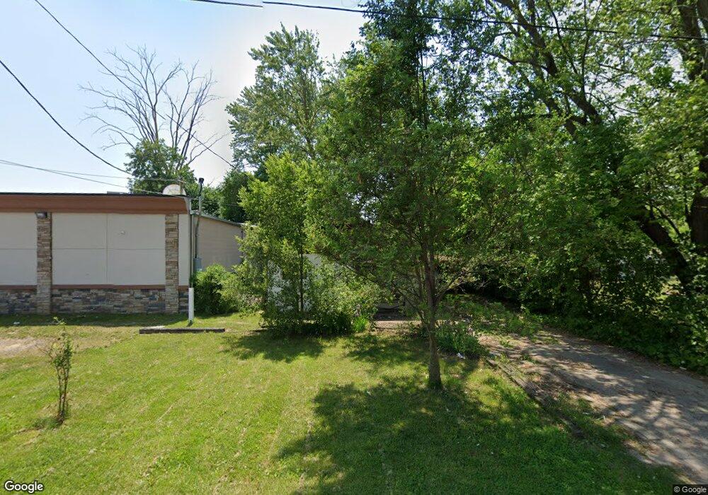 3051 Clarendon St, Flint, MI 48504 - photo 1