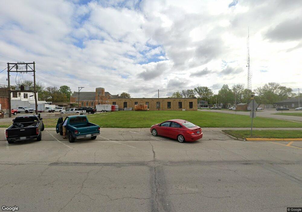 716 Broadway St, Lincoln, IL 62656 - photo 1