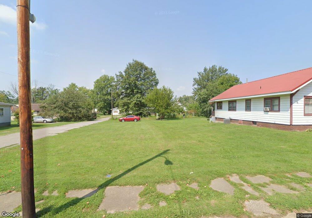 724 S Main St, Bicknell, IN 47512 - photo 1