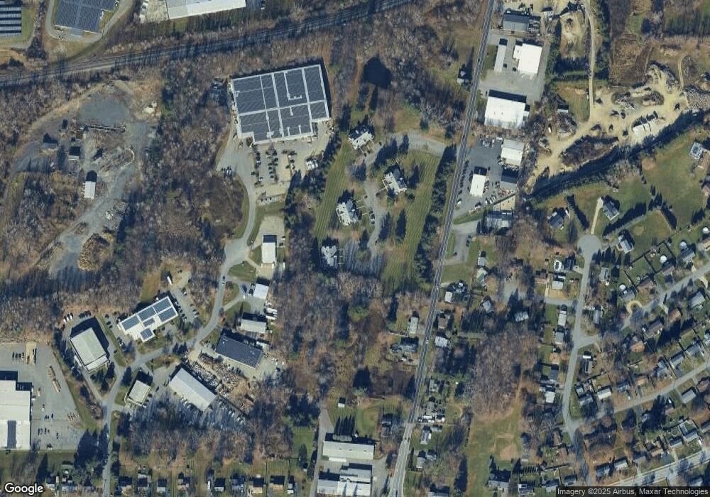 C#6 Pondview Dr unit C6, Pittsfield, MA 01201 - photo 1