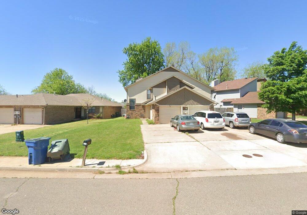 813 Swan Lake Rd, Edmond, OK 73003 - photo 1