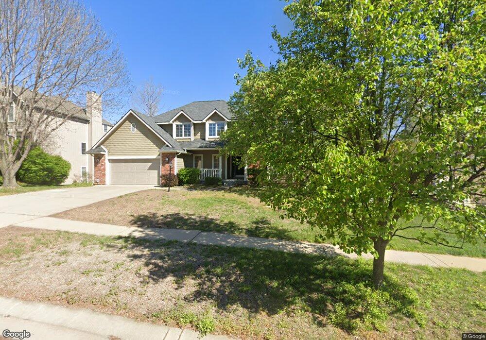 5822 SW 35th St, Topeka, KS 66614 - photo 1