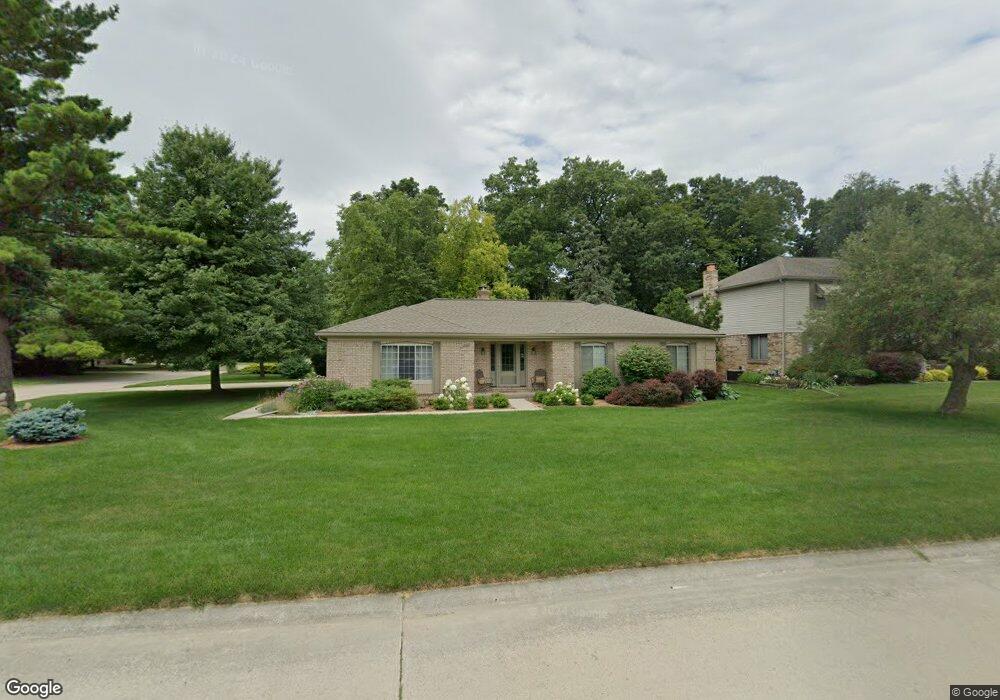 2260 Carpathian Dr, West Bloomfield, MI 48324 - photo 1