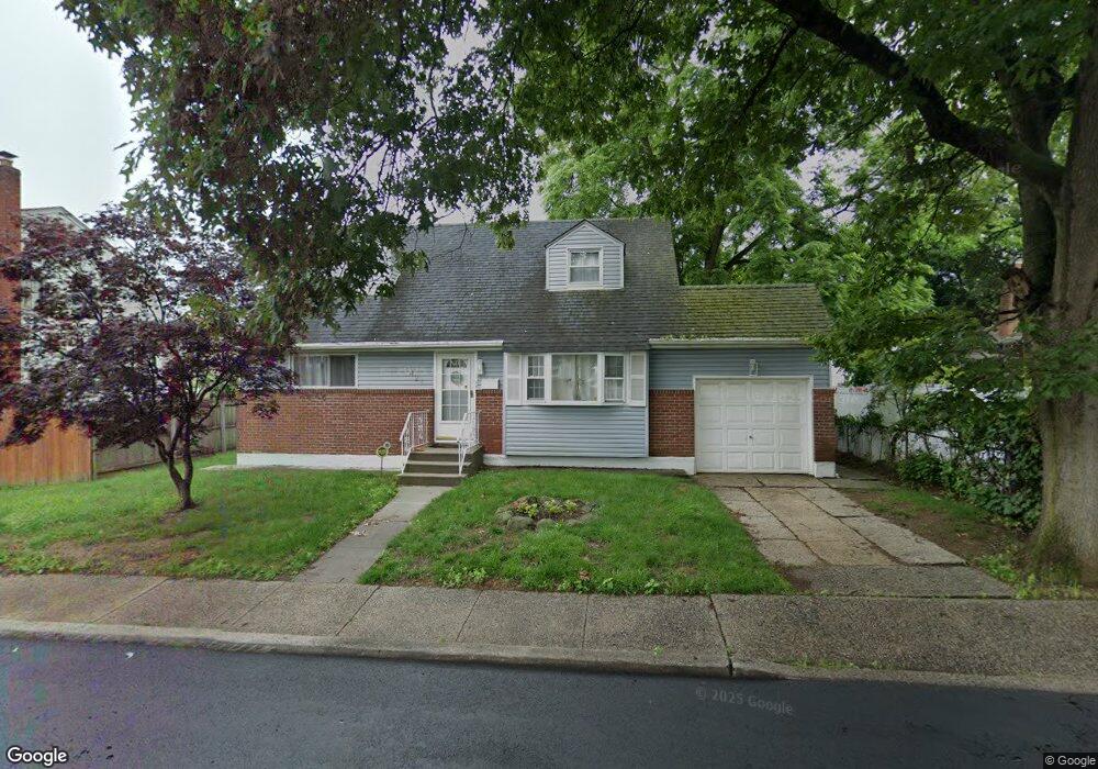 421 Scaneateles Ave, West Hempstead, NY 11552 - photo 1