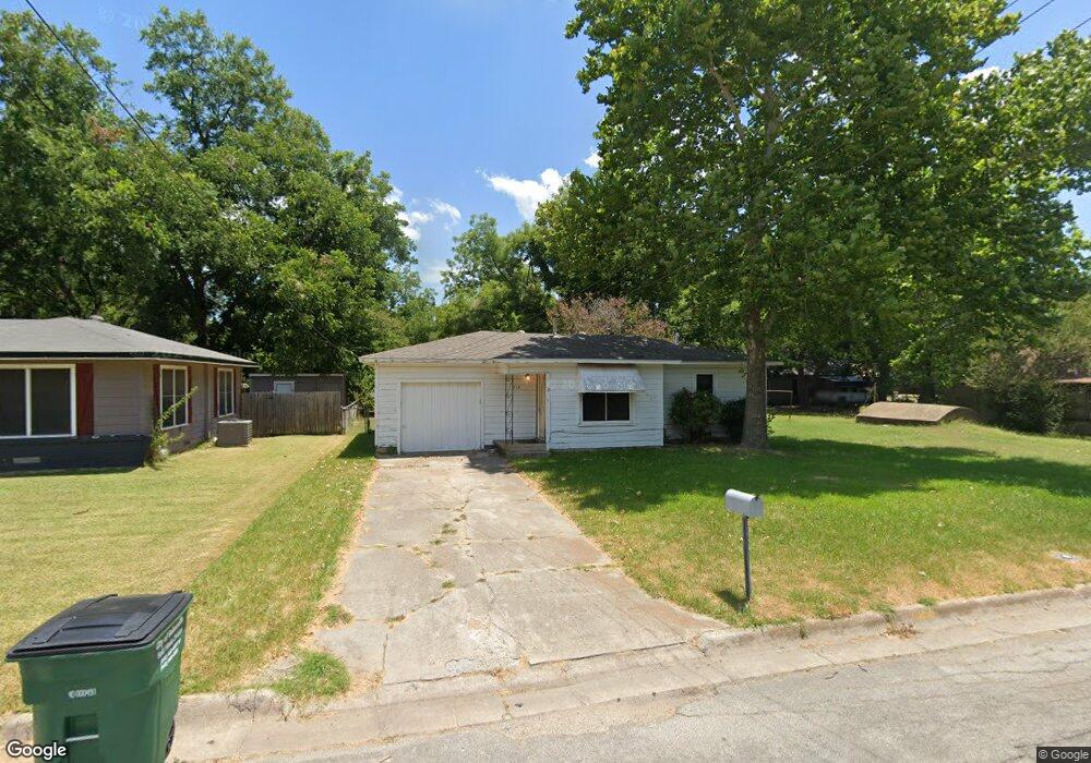 712 Cunningham St, Gainesville, TX 76240 - photo 1