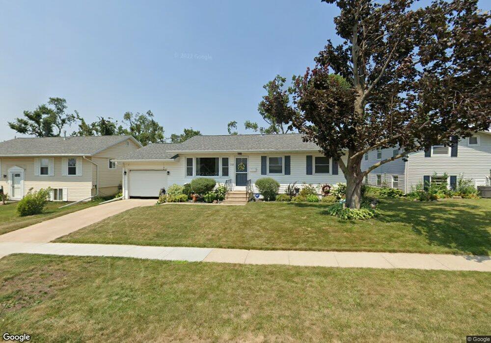 1512 Pawnee Dr NW, Cedar Rapids, IA 52405 - photo 1