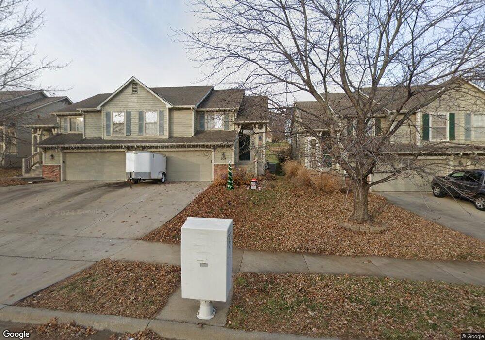 909 N Gunnison Way, Lawrence, KS 66049 - photo 1