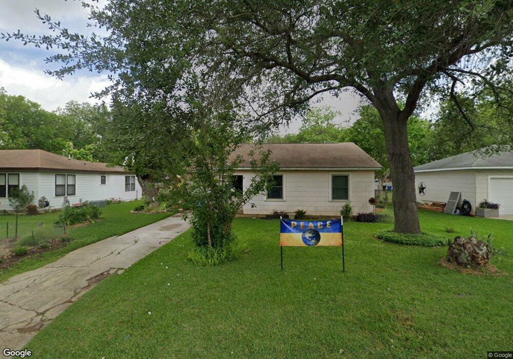 914 Bismark St, Seguin, TX 78155 - photo 1