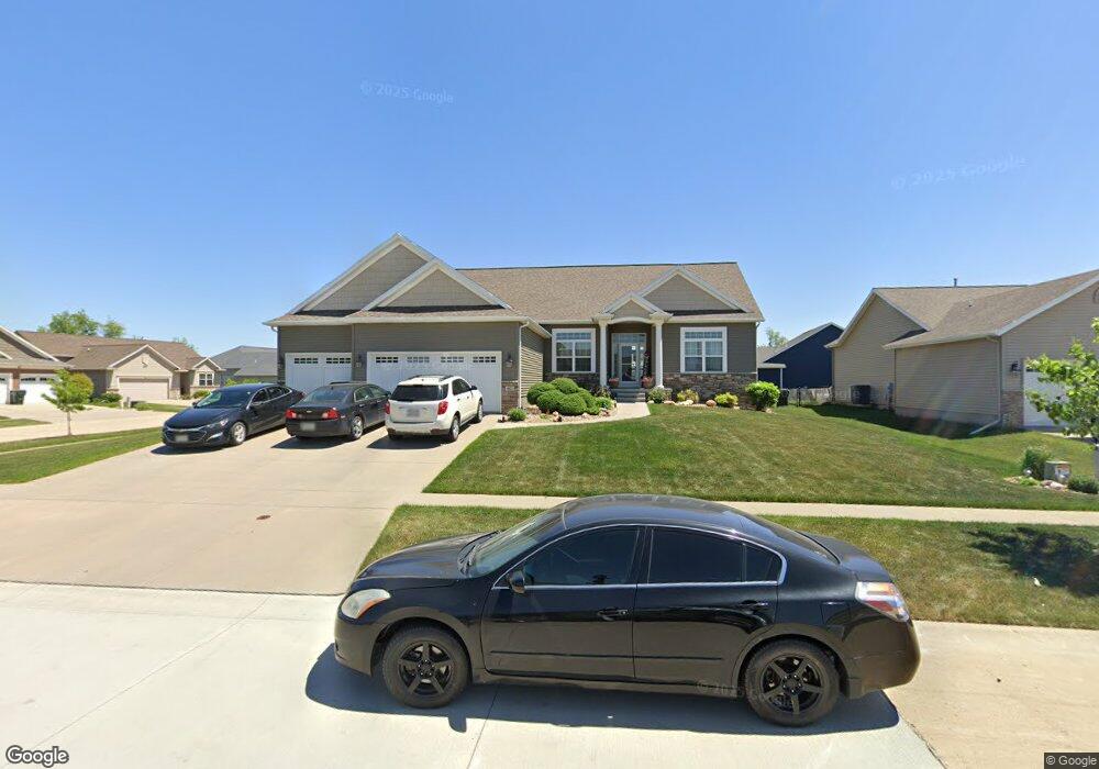 1021 Black Granite Rd NW, Cedar Rapids, IA 52405 - photo 1