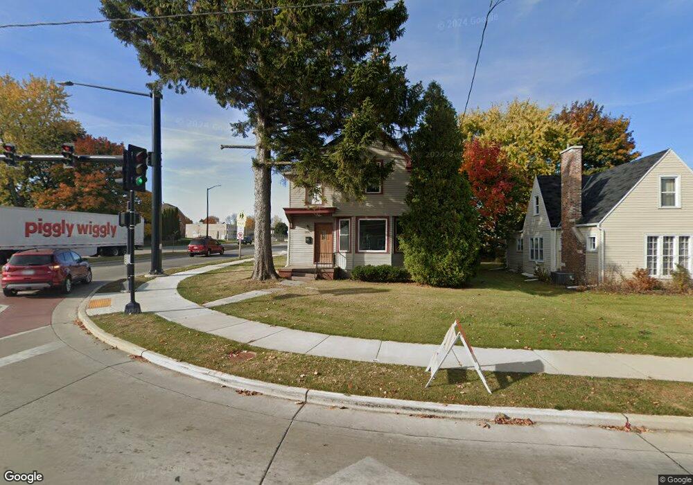 1104 N 8th St, Manitowoc, WI 54220 - photo 1