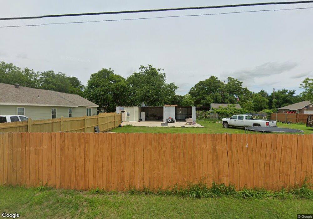 615 Robbins St, Cleburne, TX 76031 - photo 1