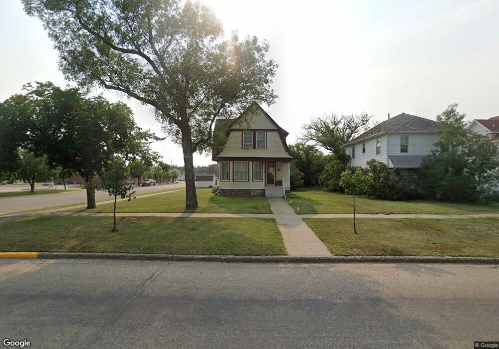 324 2nd Ave SE, Jamestown, ND 58401 - photo 1