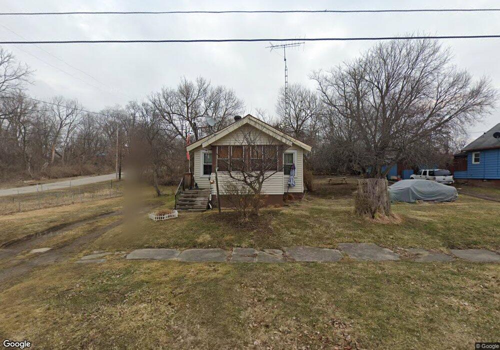 2005 Goodrich Ave, Flint, MI 48503 - photo 1