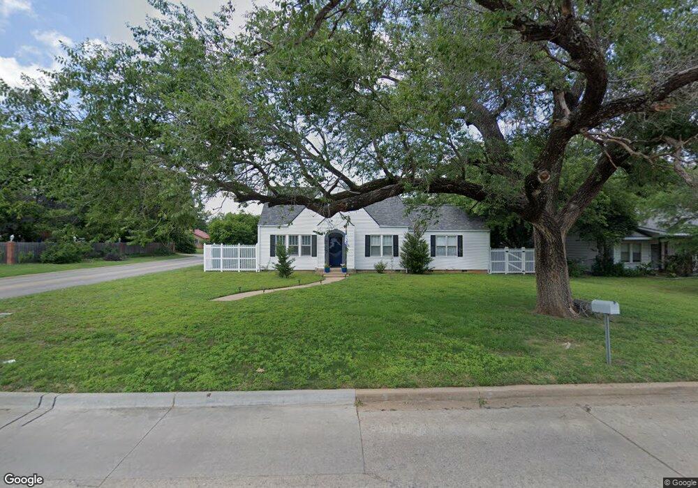 915 W Spruce Ave, Duncan, OK 73533 - photo 1