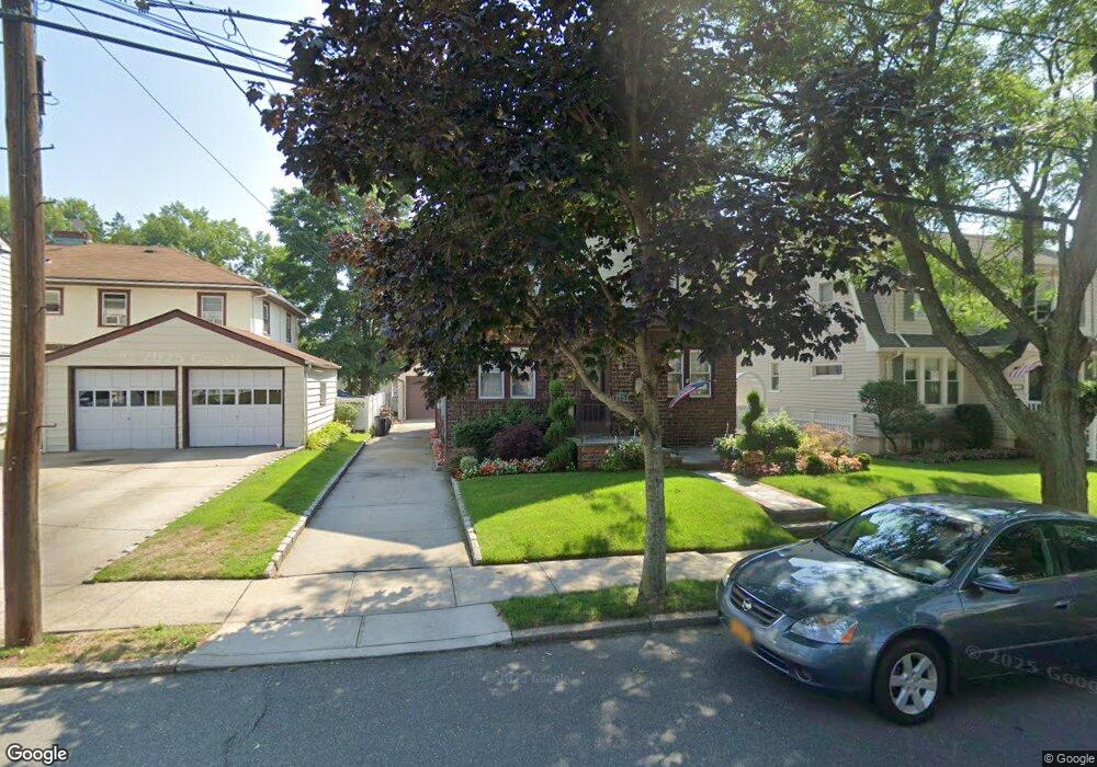 17 Clover Ave, Floral Park, NY 11001 - photo 1