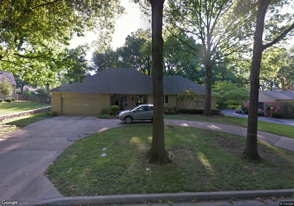 10333 Mohawk Ln, Leawood, KS 66206 - photo 1