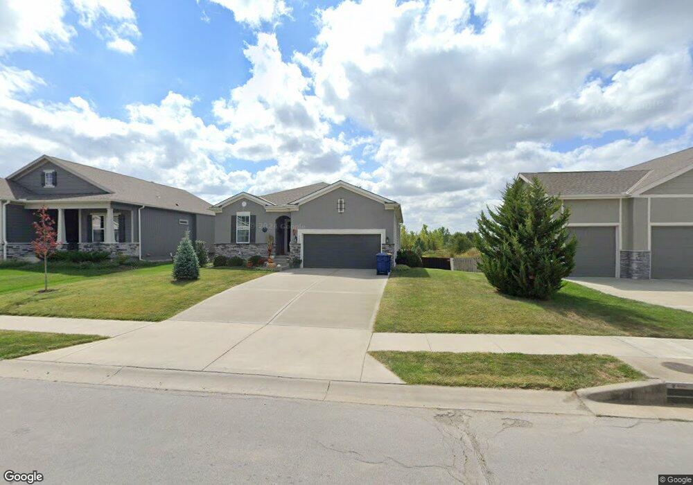 1113 SW Cheshire Dr, Lees Summit, MO 64083 - photo 1