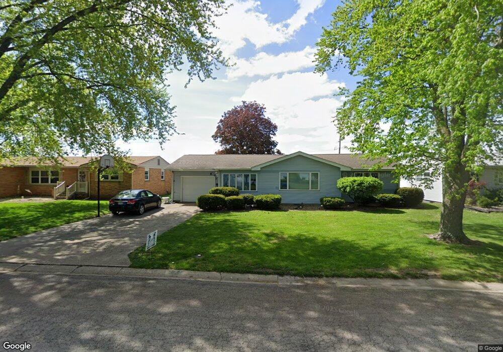 275 Mayfair Dr, Lincoln, IL 62656 - photo 1