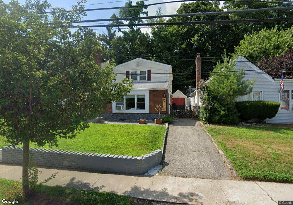 9 West Dr, Port Washington, NY 11050 - photo 1