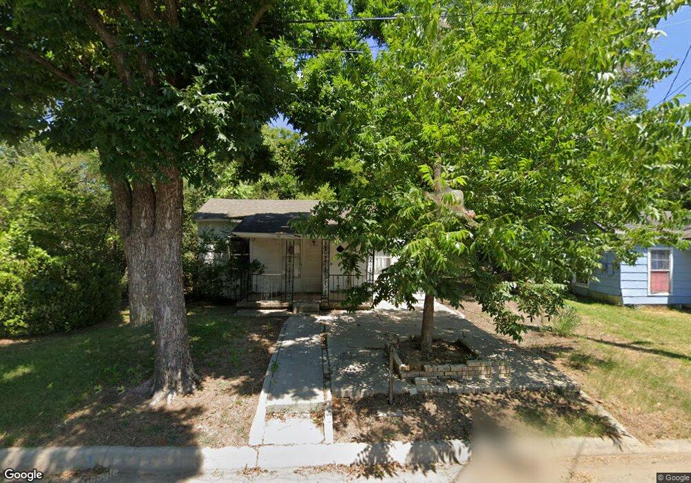 1104 S Taylor St, Gainesville, TX 76240 - photo 1
