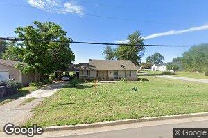 204 SE 2nd St, Mooreland, OK 73852
