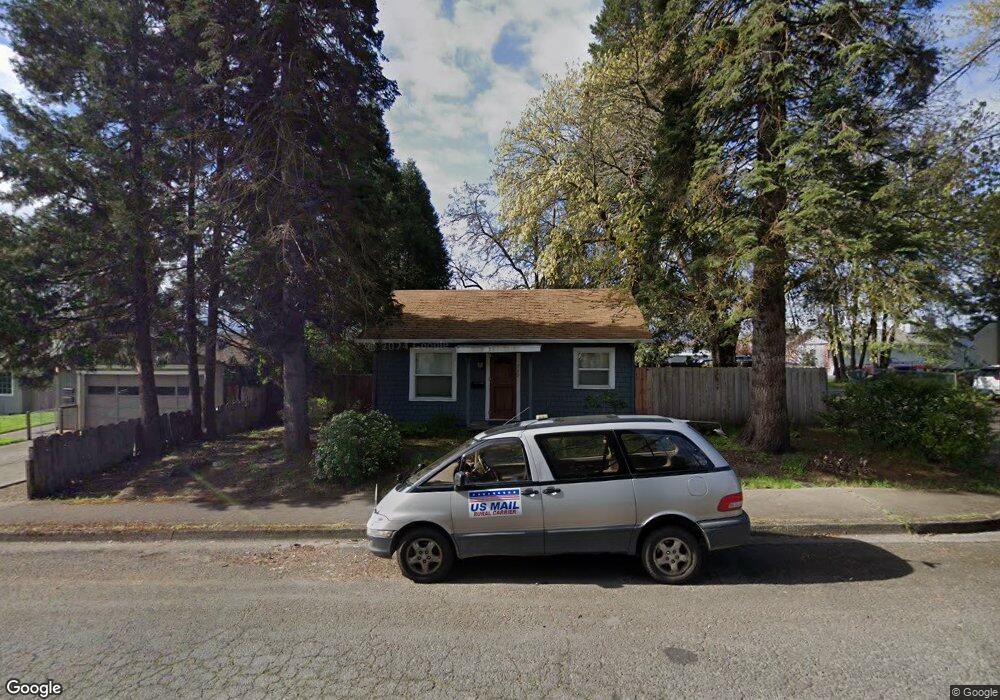 715 NW D St, Grants Pass, OR 97526 - photo 1