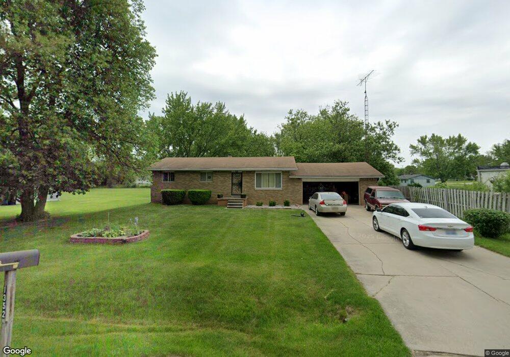1352 W Humphrey Ave, Flint, MI 48505 - photo 1
