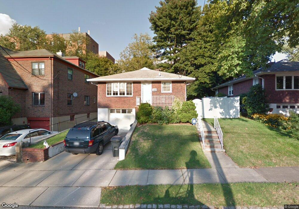 229 Oakwood Ave, Staten Island, NY 10301 - photo 1