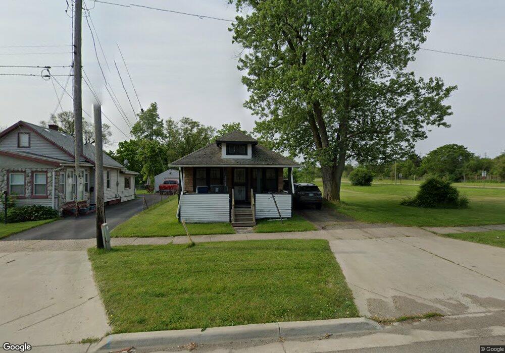 1162 E Carpenter Rd, Flint, MI 48505 - photo 1