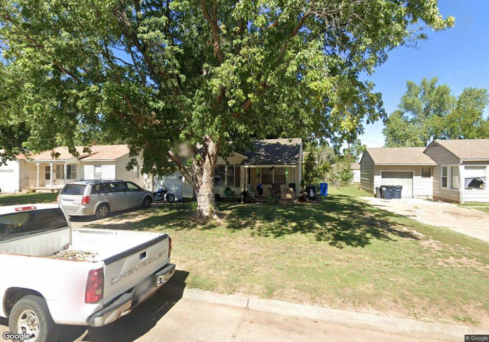 2302 W Maple Ave, Enid, OK 73703 - photo 1