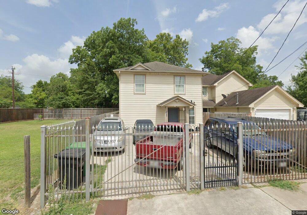 6634 Tuskegee St, Houston, TX 77091 - photo 1