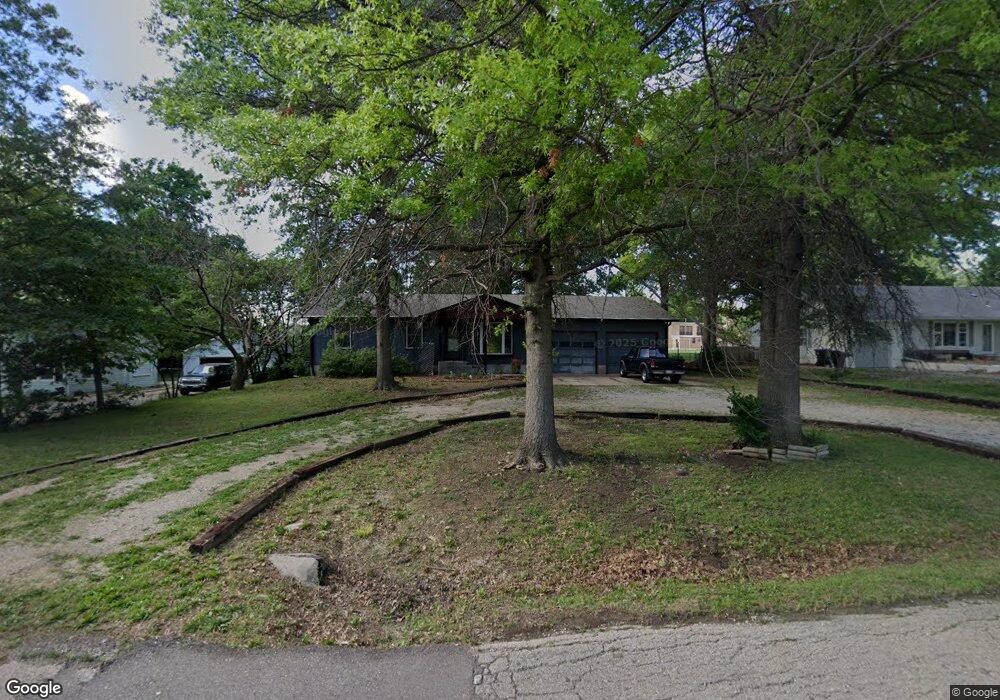 1626 SW 33rd St, Topeka, KS 66611 - photo 1