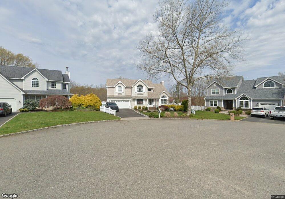 8 Munsee Way, ComMacK, NY 11725 - photo 1