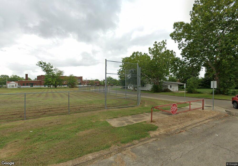 310 N E St, Hugo, OK 74743 - photo 1