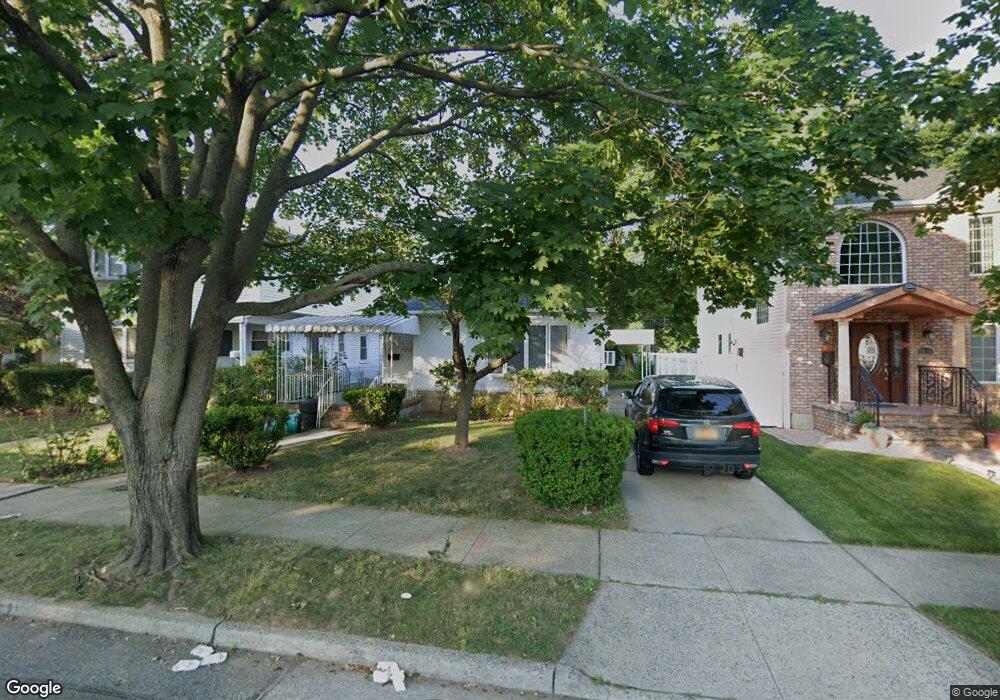 79-07 264th St, Glen Oaks, NY 11004 - photo 1