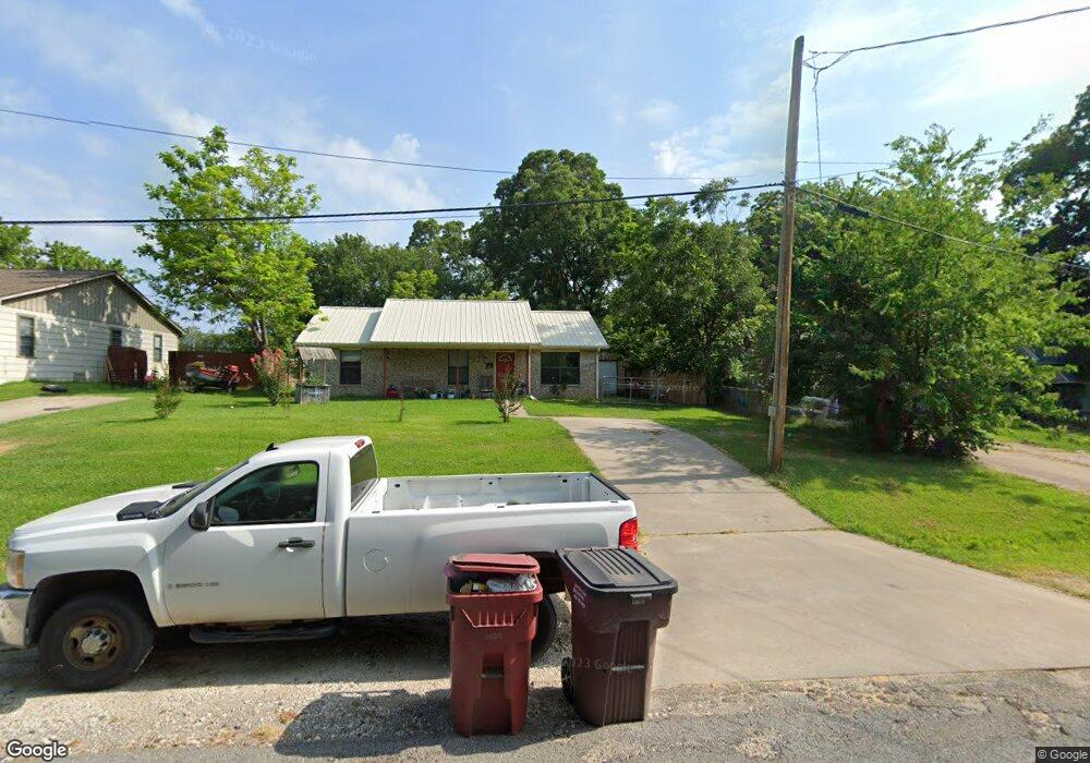 315 E 2nd St, Bonham, TX 75418 - photo 1
